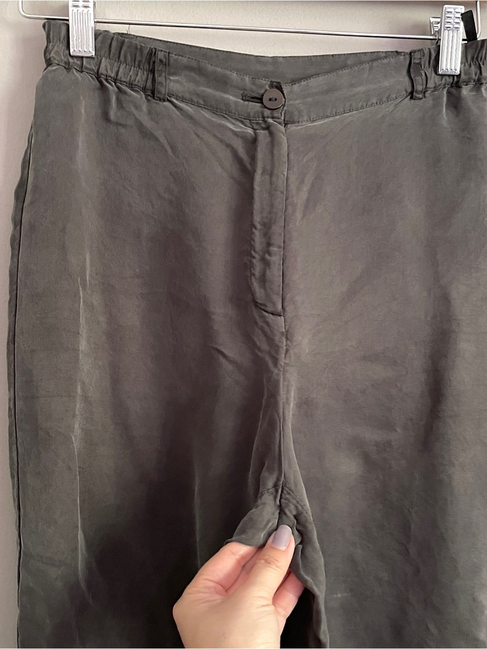 Gray Silk Balloon Capri Pants w/ Hand Painted Flowers - XS / Small 🎈 - Picture 3 of 11